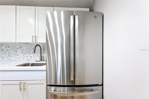 Condo in Largo, Florida, 1 bedroom  № 2232626 - photo 9