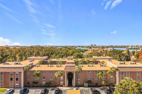 Condo in Largo, Florida, 1 bedroom  № 2232626 - photo 2