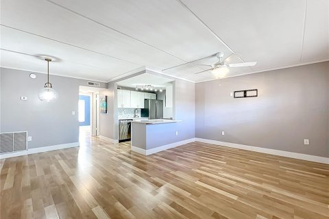 Condo in Largo, Florida, 1 bedroom  № 2232626 - photo 4