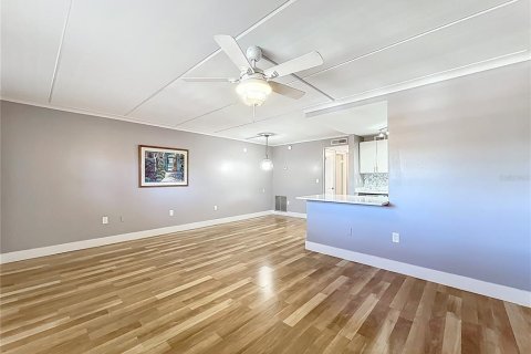 Condo in Largo, Florida, 1 bedroom  № 2232626 - photo 5
