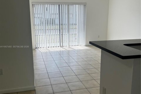 Condo in Hialeah, Florida, 1 bedroom  № 2011460 - photo 18