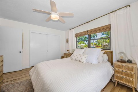 House in Saint Petersburg, Florida 3 bedrooms, 113.99 sq.m. № 2151600 - photo 16