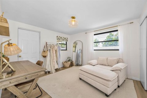House in Saint Petersburg, Florida 3 bedrooms, 113.99 sq.m. № 2151600 - photo 19