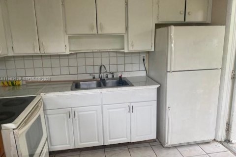 Купить коммерческую недвижимость в Норт-Майами-Бич, Флорида № 2048503 - фото 3