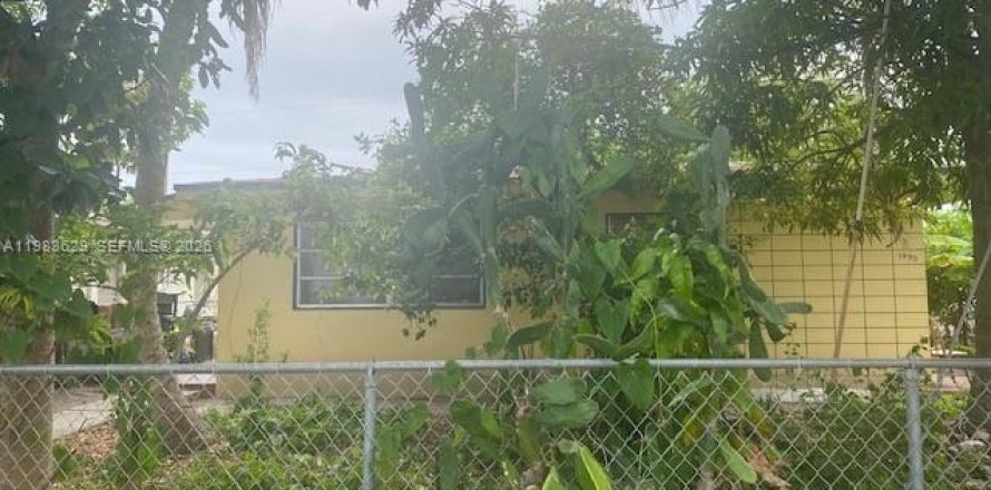 Коммерческая недвижимость в Норт-Майами-Бич, Флорида № 2048503