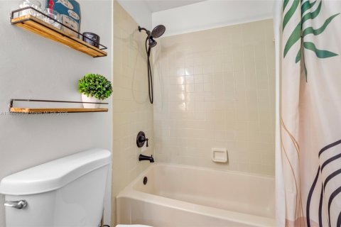 Купить таунхаус в Тамарак, Флорида 3 спальни, 133.78м2, № 1895897 - фото 27