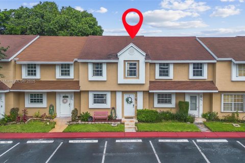 Купить таунхаус в Тамарак, Флорида 3 спальни, 133.78м2, № 1895897 - фото 1