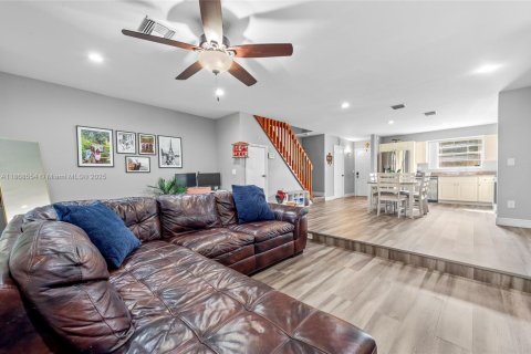 Купить таунхаус в Тамарак, Флорида 3 спальни, 133.78м2, № 1895897 - фото 17