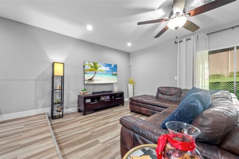 Купить таунхаус в Тамарак, Флорида 3 спальни, 133.78м2, № 1895897 - фото 15