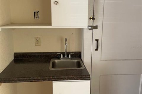 Propiedad comercial en alquiler en Orlando, Florida, 177.44 m2 № 2097527 - foto 18