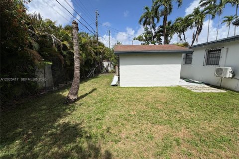 House in Miami, Florida 4 bedrooms, 166.3 sq.m. № 2188643 - photo 4