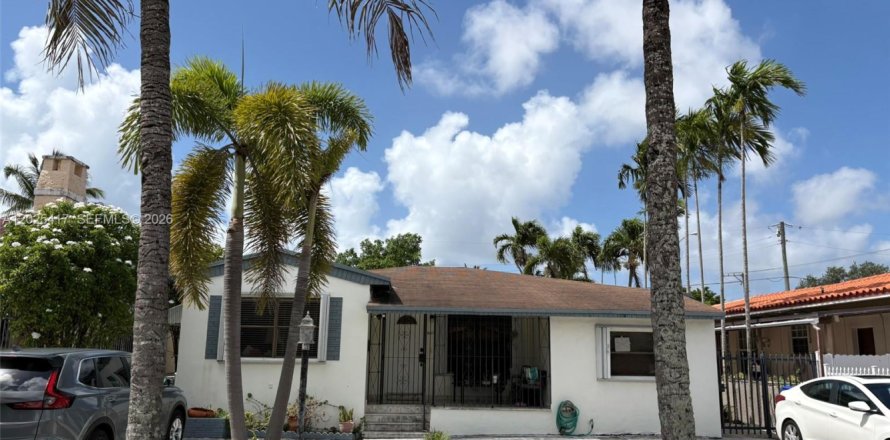 House in Miami, Florida 4 bedrooms, 166.3 sq.m. № 2188643
