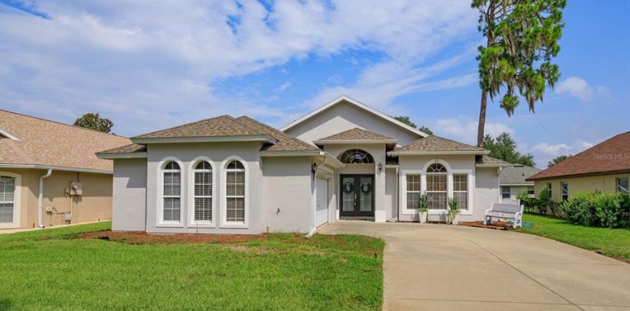 Villa ou maison à Tavares, Floride 3 chambres, 148.18 m2 № 2296284