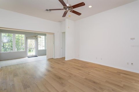 Villa ou maison à vendre à Tavares, Floride: 3 chambres, 148.18 m2 № 2296284 - photo 5