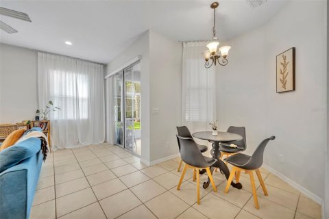 Townhouse in Winter Springs, Florida 3 bedrooms, 177.81 sq.m. № 1827652 - photo 12