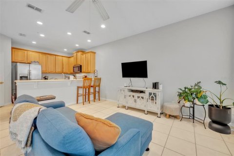 Townhouse in Winter Springs, Florida 3 bedrooms, 177.81 sq.m. № 1827652 - photo 15