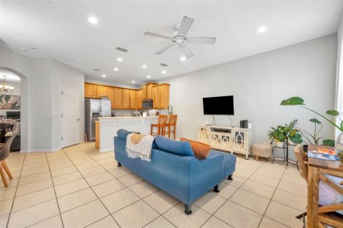 Townhouse in Winter Springs, Florida 3 bedrooms, 177.81 sq.m. № 1827652 - photo 14
