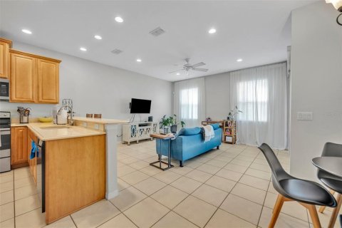 Townhouse in Winter Springs, Florida 3 bedrooms, 177.81 sq.m. № 1827652 - photo 11