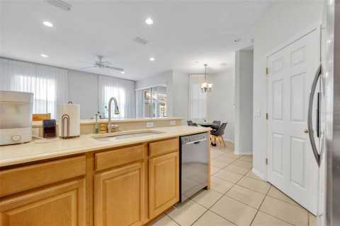 Townhouse in Winter Springs, Florida 3 bedrooms, 177.81 sq.m. № 1827652 - photo 25
