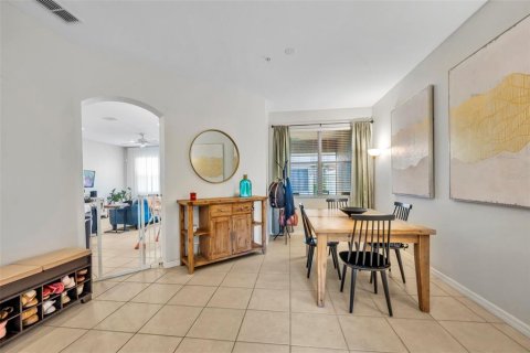Townhouse in Winter Springs, Florida 3 bedrooms, 177.81 sq.m. № 1827652 - photo 7