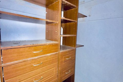 Condo in Miami, Florida, 1 bedroom  № 1989241 - photo 20