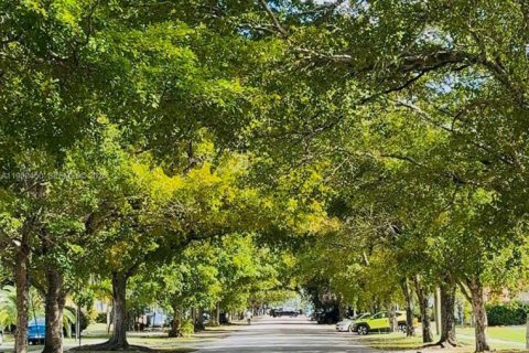 Condo in Miami, Florida, 1 bedroom  № 1989241 - photo 25