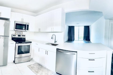 Condo in Miami, Florida, 1 bedroom  № 1989241 - photo 10