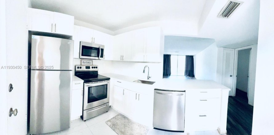 Condo in Miami, Florida, 1 bedroom  № 1989241
