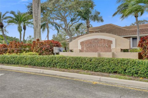 House in Pembroke Pines, Florida 3 bedrooms, 120.03 sq.m. № 1971312 - photo 30