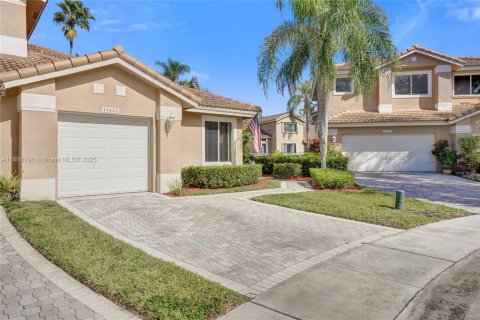 House in Pembroke Pines, Florida 3 bedrooms, 120.03 sq.m. № 1971312 - photo 26