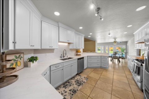 House in Ocala, Florida 4 bedrooms, 388.52 sq.m. № 2166978 - photo 20