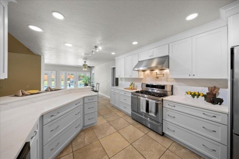 House in Ocala, Florida 4 bedrooms, 388.52 sq.m. № 2166978 - photo 21