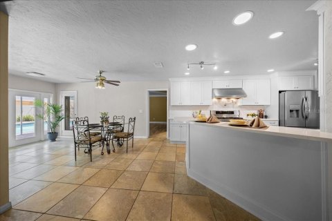 House in Ocala, Florida 4 bedrooms, 388.52 sq.m. № 2166978 - photo 22