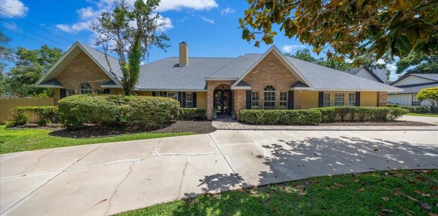 House in Ocala, Florida 4 bedrooms, 388.52 sq.m. № 2166978