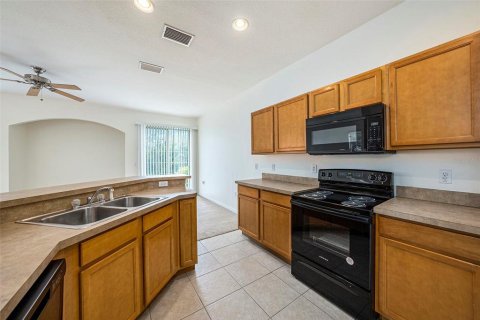 Townhouse in New Port Richey, Florida 3 bedrooms, 154.4 sq.m. № 1876668 - photo 12