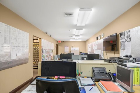 Propiedad comercial en venta en Miami, Florida № 1951168 - foto 23