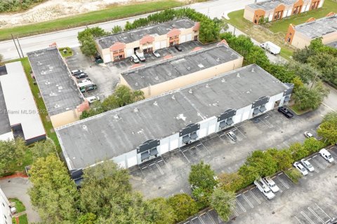 Propiedad comercial en venta en Miami, Florida № 1951168 - foto 6