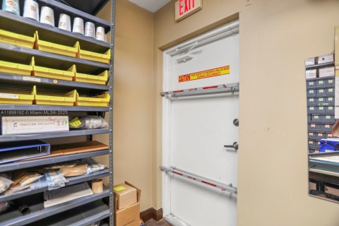 Propiedad comercial en venta en Miami, Florida № 1951168 - foto 30