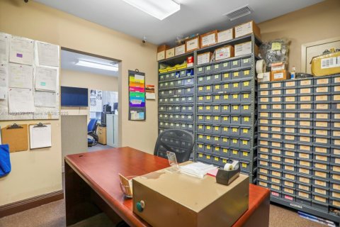 Propiedad comercial en venta en Miami, Florida № 1951168 - foto 27