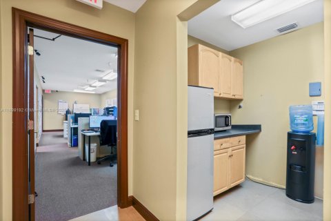 Propiedad comercial en venta en Miami, Florida № 1951168 - foto 15