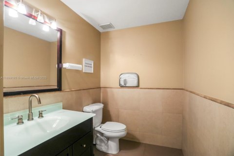 Propiedad comercial en venta en Miami, Florida № 1951168 - foto 14