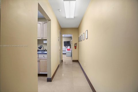 Propiedad comercial en venta en Miami, Florida № 1951168 - foto 17