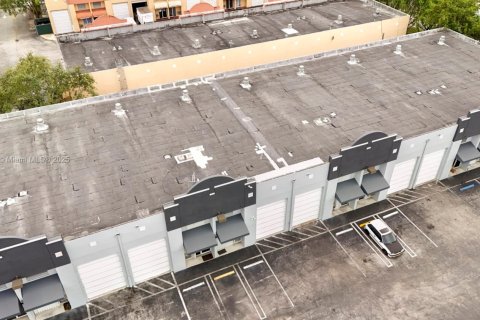 Propiedad comercial en venta en Miami, Florida № 1951168 - foto 5