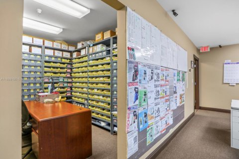 Propiedad comercial en venta en Miami, Florida № 1951168 - foto 24