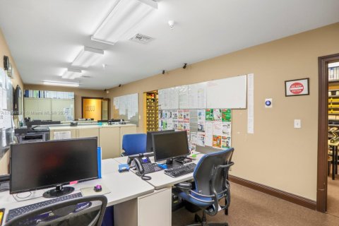 Propiedad comercial en venta en Miami, Florida № 1951168 - foto 21