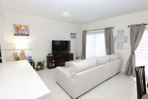 Adosado en Homestead, Florida 4 dormitorios, 142.6 m2 № 1969566