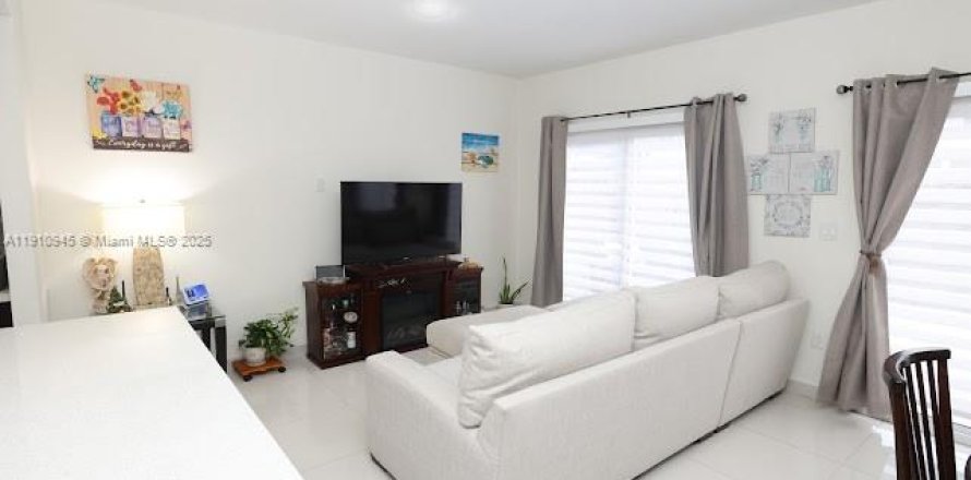 Adosado en Homestead, Florida 4 dormitorios, 142.6 m2 № 1969566