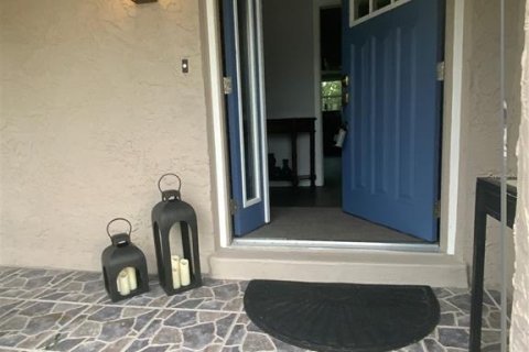 House in Winter Park, Florida 4 bedrooms, 236.99 sq.m. № 2408478 - photo 2