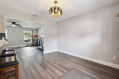 House in Winter Park, Florida 4 bedrooms, 236.99 sq.m. № 2408478 - photo 5