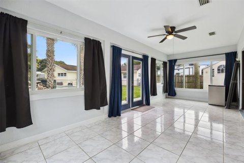 House in Winter Park, Florida 4 bedrooms, 236.99 sq.m. № 2408478 - photo 11